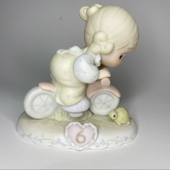 Vintage Precious Moments Growing in Grace Age 6 Figurine Blonde - Picture 3 of 5
